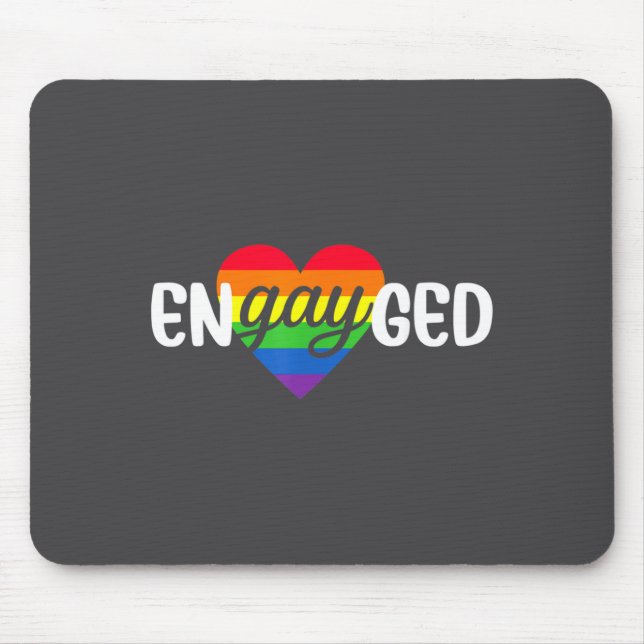 Roligt Engagerat Hbtq-par Förlovningsfest Regnbåge Musmatta (Framsidan)