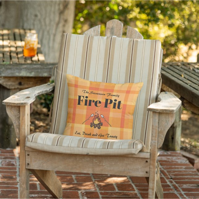 Roligt Family Namn Fire Pit-Personlig Kudde (Stol)