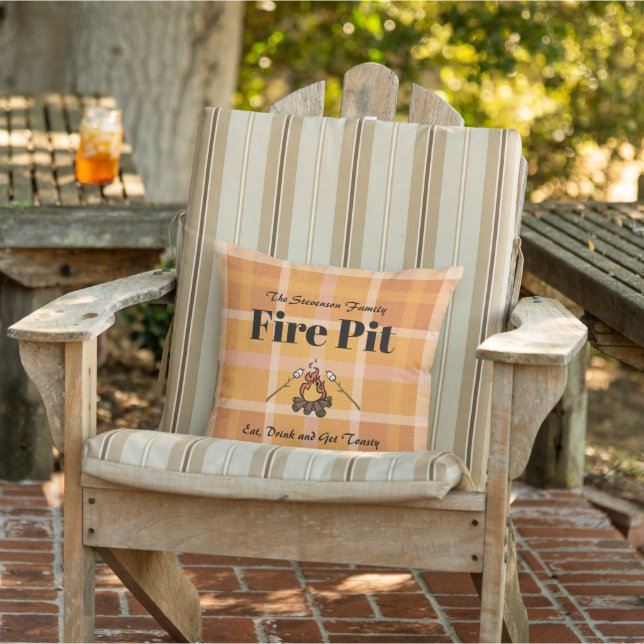 Roligt Family Namn Fire Pit-Personlig Kudde (Stol)