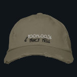 Roligt FancyFree Quote Vintage Rustic Grönt Broderad Keps<br><div class="desc">Roligt Footless and Finare Free Citate personlig,  Distress Chino Twill baseball Oliv grönt Cap,  med svart och vit broderier. Ett mode-tillbehör och födelsedagspresent.</div>