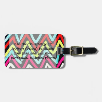Roligt Färgfläckad Chevron Tribal ZigZag Stripe Bagagebricka