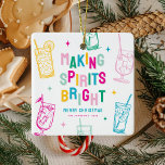 Roligt Färgfull Skapar sprit Bright Photo jul Julgransprydnad Keramik<br><div class="desc">Öka din eller en vän Julgran med den här roligten vår moderna personlig julprydnad. Utformningen har färgstarka bokstäver som lyder "Skapar sprit Bright", dekorerat med hand plockade-cocktails och stjärnor. Anpassa helt enkelt säsongen hälsning, namn och år. På motsatt sida kan du ladda upp ett foto efter eget val. Toppen gåva...</div>