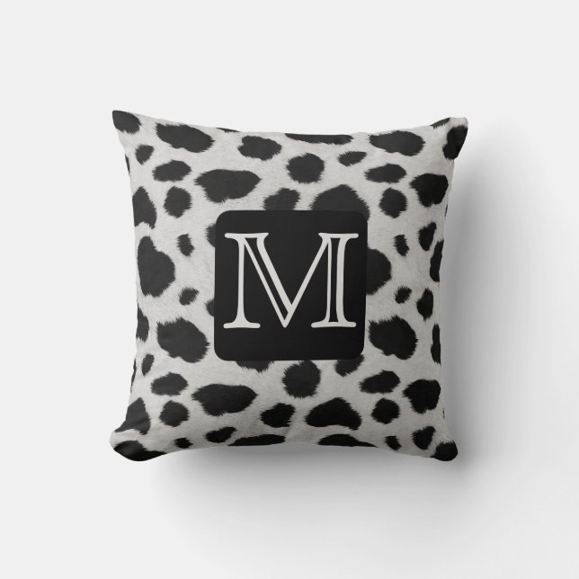 ROLIGT FAUX BLACK & WHITE COW-SKRIV, MONOGRAM KUDDE (Framsida)