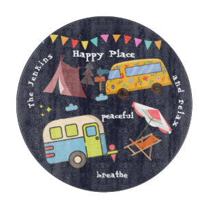 Roligt för campingskärl. Redigerbar ordalydelse