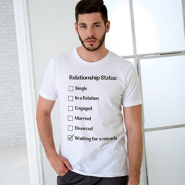 Roligt förhållandestatus: Väntar på mirakel T Shirt (Skapare uppladdad)