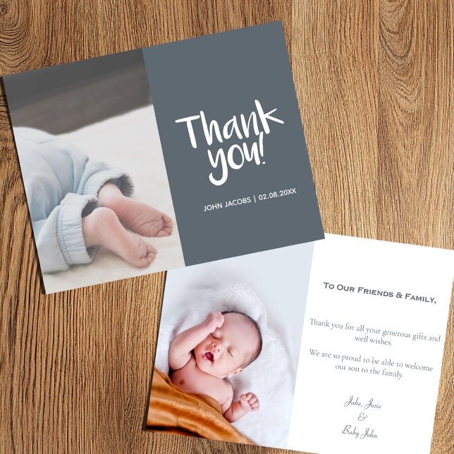 Roligt, fotot, pojke, babydusch tack vare ditt kor (Baby shower thank you card with photo on the front and back)