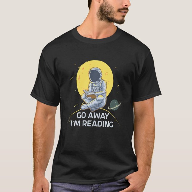 Roligt går bort I M Läser Astronaut Spaceman Måne  T Shirt (Framsida)