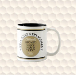 Roligt-gåva~ Bioniskt byte av knäled Mugg