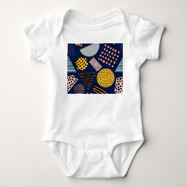 Roligt Geometri: Abstrakt Multifärgad Mönster T Shirt (Framsida)