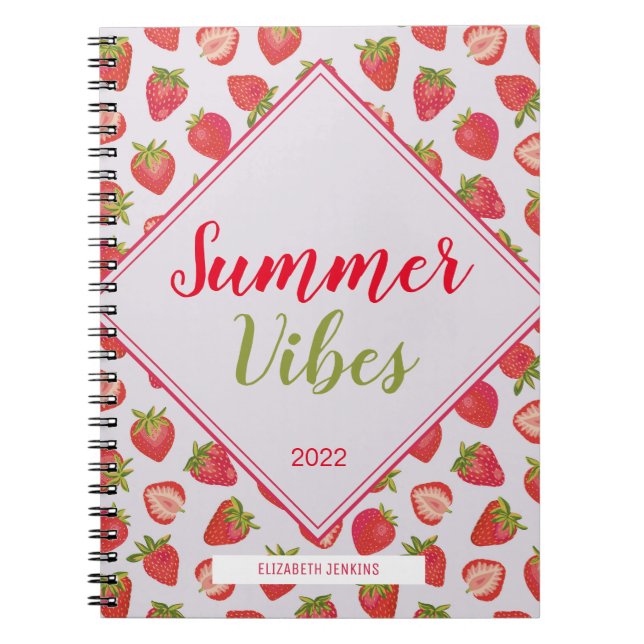 Roligt Girly Rosa Strawberry Summer Vibes Citat Anteckningsbok (Framsidan)