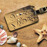 Roligt Good Vibes Citat ritat i bågfoto Bagagebricka<br><div class="desc">"Bra vibes." Slappna av, lukta havet luft och var redo för din senaste semester när du användor chic, roligt, fotografering bagagemärke. Gör en underbar gåva till någon speciell! Du kan enkelt anpassa den här bagagetaggen och jag erbjuder även anpassning för alla produkter. Var snäll och meddela mig med eventuella frågor...</div>