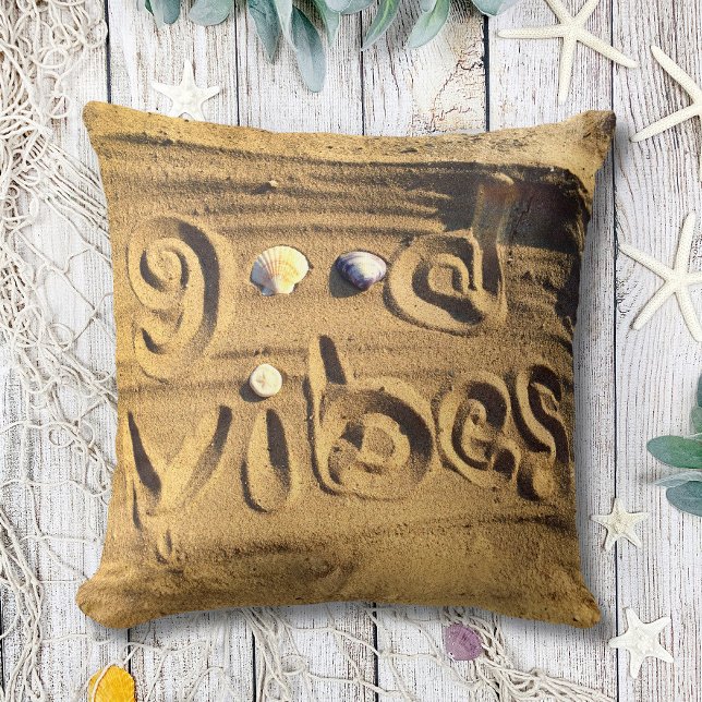 Roligt Good Vibes Quote Beach Sand Snäckas Photo B Kudde (Skapare uppladdad)