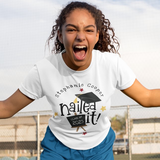 Roligt Grad 2025 Nailed IT Studenten T Shirt (Skapare uppladdad)
