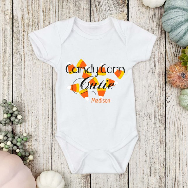 Roligt Halloween Candy corn Cutie Baby Namn T Shirt (Skapare uppladdad)