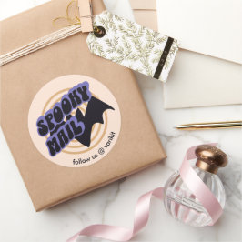 Roligt Halloween-Fladdermus som talar om småföreta Runt Klistermärke