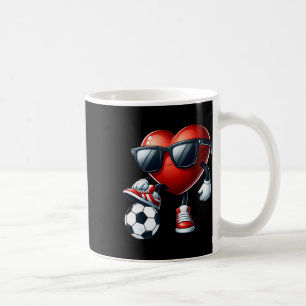 Roligt hjärta som spelar fotboll Alla hjärtans dag Kaffemugg