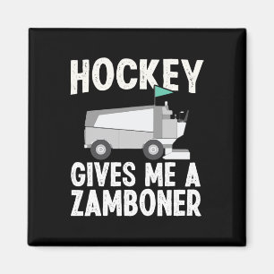 Roligt Hockey Ge Me A Zamboner Hockey Player Winte Magnet