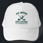 Roligt “Inga fler Mulligans” Golf Svägersfest Keps<br><div class="desc">Fullborda golfoutseendet för bröllopsfesten med denna klassiska vita mössa med ”No More Mulligans”-design med en golfboll, korslagda golfklubbor och en anpassad text för möhippan. Den rena och strukturerade stilen passar både på och utanför golfbanan, från tee-tider och selfies i golfkärran till stopp på baren efter rundan och middagsplanerna. Anpassa namnet...</div>