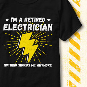 Roligt Inget Chockerar Humor Pensionerad Elektrike T Shirt