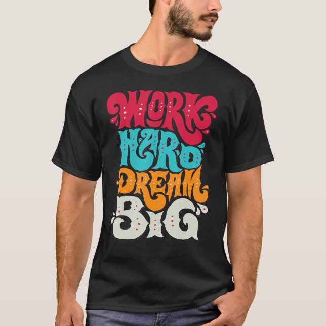 ROLIGT INSPIRATIONAL WORK HARD DREAM BIG TEE (Framsida)