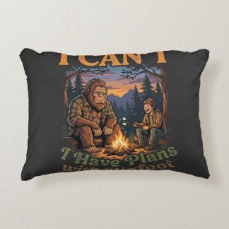 Roligt Jag Har Planer Med Bigfoot Camping & Vandri Prydnadskudde