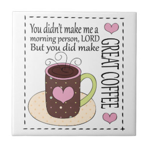 Roligt kaffe belägger med tegel kakelplatta