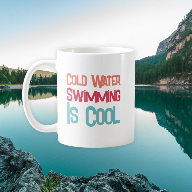 Roligt Kall Vatten Swimming Modern Typografi Kaffemugg (Skapare uppladdad)