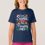 Roligt, kära Santa, de är de stygga jultomterna T Shirt<br><div class="desc">Vackra och lustiga familjet-shirt med texten Kära Santa,  de är de stygga i vit,  modern skrift som dekoreras med Julgranar,  snöflingor,  liten guldfärgad klockor,  röd tomthatts och grå löv.</div>