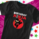 Roligt Karate Party Kids Martial Arts Birthday Nin T Shirt<br><div class="desc">Ninja-designen på födelsedagen gör en perfekt till ett barn ninja-tema för födelsedagsfest. Den japanska symbolen för Ninjutsu med röd cirkel av japansk flagga och tecknad ninja karate sparkar födelsedagspojken eller så kommer flickan att KÄRLEK! Ninjabönsdesign för pojkar och flickor är en för barn som passar perfekten och som ninjas, karate,...</div>