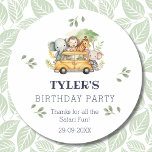 Roligt Kids Safari Jungle Birthday Tack Runt Klistermärke<br><div class="desc">Anpassa den här Jungle Birthday-Tacken med ditt barns Namn och lägg till en Roligt Touch i Party favors. Den söta Lejona,  Elephant och Zebra på en Roligt Safari resa,  tillför en ljus,  vismisk beröring. Perfekt för barn som kärlek Safari Animals.</div>