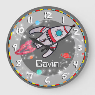 Roligt killpojkar raket grått väggklocka