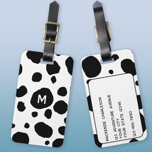 Roligt Kow Skriv ut svartvit monogram Bagagebricka (Fun cow cowhide print monogram initial personalized black and white luggage tag)