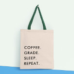 Roligt Lärare Grading Minimalist Modern Typography Tygkasse<br><div class="desc">"Kaffet, klass, sömn, upprepa" i väskan är perfektens medbrottsling för alla roligtar som vill visa upp sin kärlek för sitt yrke i stil. I väskan finns en minimalistisk, modern design som innehåller ett lekfullt typografiskt citat. Citatet, "kaffe, klass. sova. repetera, " är skrivet i fetstil, kontrasterande brev på vägens framsida...</div>