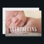 Roligt Lettering - övertäckning - meddelande om fö<br><div class="desc">Den här roligten 1-fotot-baby-annonsering har söt,  vit text och ett fullt-blekt foto av din nya lilla.</div>