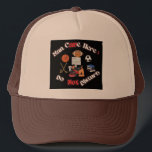 Roligt Man Cave här Blek Brown Baseball Truckerkep Keps<br><div class="desc">Bleken Brun basket eller Truckerkepsen är en roligt och snyggt som alla skulle ha kärlek! Det är ett fantastiskt sätt att uttrycka personlighet medan man går ut på dagen. Den här truckerkepsen ger en underbar gåva till födelsedagar, årsdagar eller Fars dag. Vem som helst skulle känna sig uppskattad och älskad...</div>