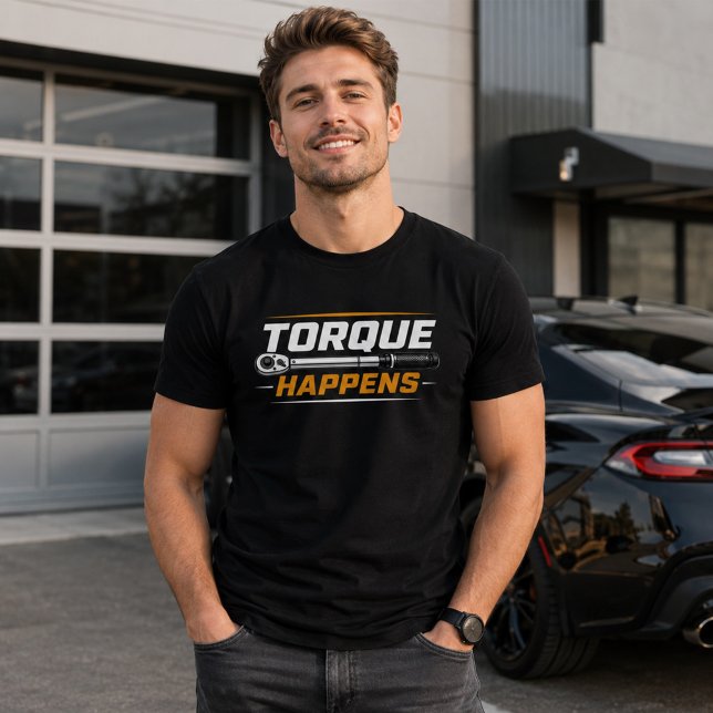Roligt Mekaniker T-Shirt med 'Torque Happens' (Skapare uppladdad)