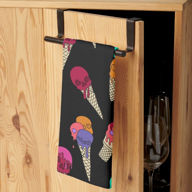Roligt Melty Summer Goth Skull Ice Cream konstig b Kökshandduk (Thirds Fold)
