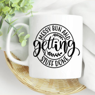 Roligt Messy Bun och hämtning av Saker klar Kaffemugg