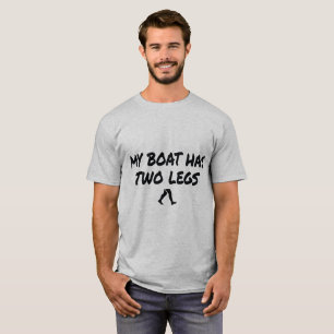 Roligt Min Båt Har Två Ben Bankfiske T Shirt