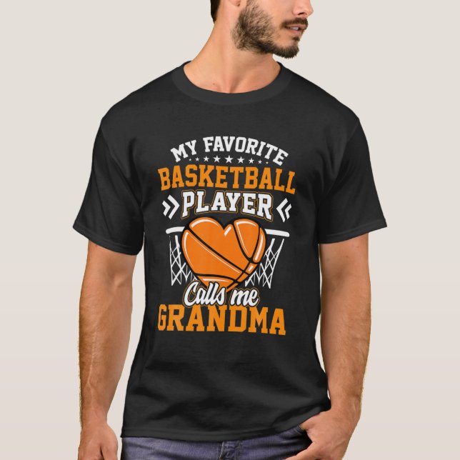 Roligt Min favoritbasketspelare kallar mig farmor T Shirt (Framsida)