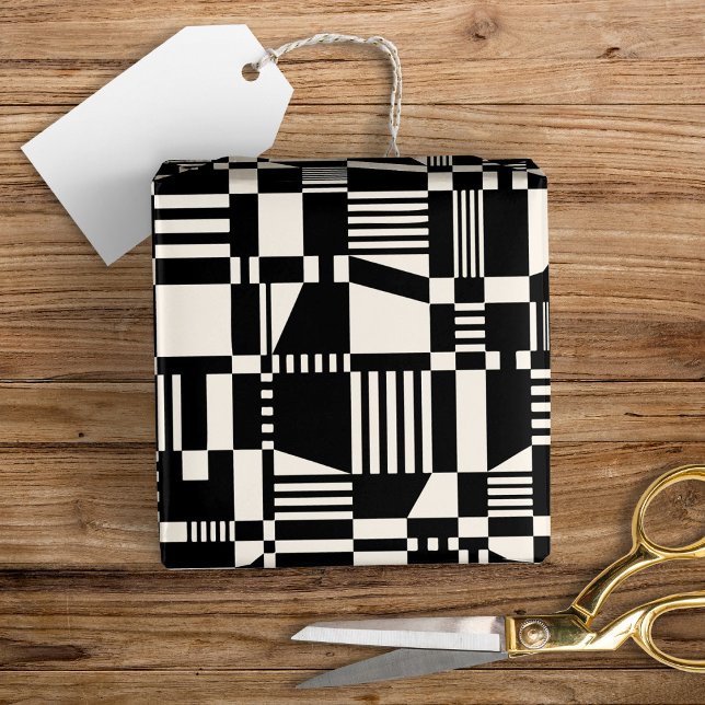 Roligt Modern Checkered Black & Cream Wrapping Pap Presentpapper (Skapare uppladdad)