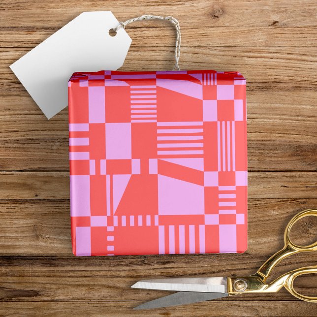 Roligt Modern Checkered Coral & Lilac Wrapping Pap Presentpapper (Skapare uppladdad)