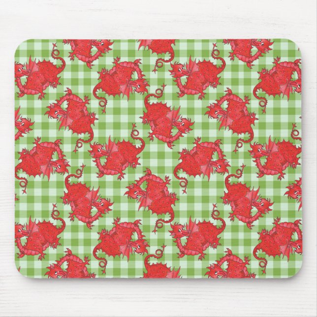 Roligt Mousepad: Cute Red Dragon på Grönt Gingham Musmatta (Framsidan)