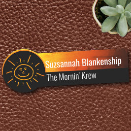 Roligt Orange Gult bakgrund med handritad Sol Namnbricka