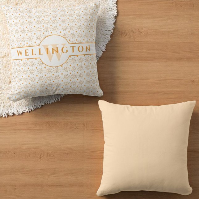 Roligt Orange Monogram Namn Hand plockade Sol Kudde (Front and back monogram matching color back)