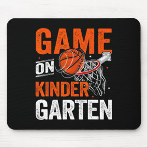 Roligt på Kindergarten Basketball första dagen Musmatta