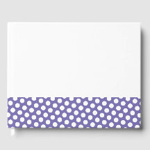Roligt Periwinkle Kant Polka dots mot vit bakgrund