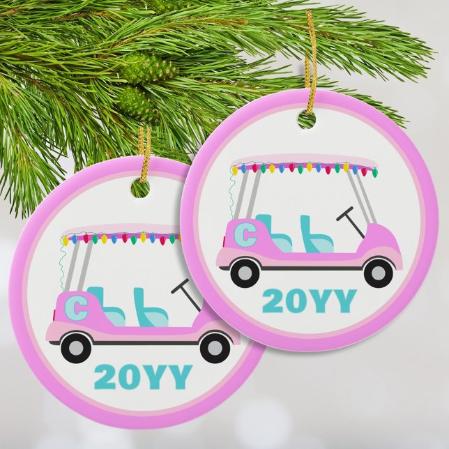 Roligt Personlig Rosa Golf Cart Helgdag Ljus Julgransprydnad Keramik (Fun cute and festive pink golf cart ornament personalized with your initial and the year. )