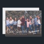 Roligt Photo Template Jewish Flat Helgdag Card Julkort<br><div class="desc">Vilket roligt sätt att hälsa på din familj och dina vänner! Skicka dem ett hälsningskort för personligen med ett eget foto. Ladda enkelt upp ditt eget foto och byt namn till ditt eget. På kortet bak kan du skriva ditt eget sveva-meddelande eller ta bort texten och skriva ut kortet med...</div>