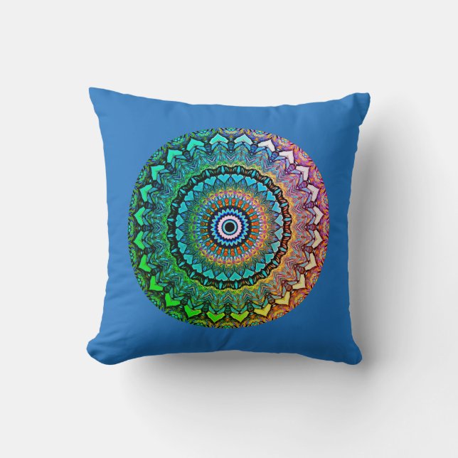 Roligt Rainbow and Hearts Mandala on Blue Kudde (Framsida)